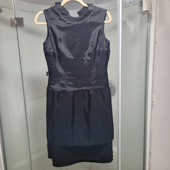 Size 4 Classic 3 tier LBD - Picture 6 of 8